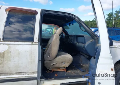 1998 Chevrolet K1500 Fleetside из США, поврежденный, VIN 2GCEK19R5W1175624